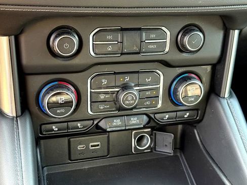 Used 2021 Chevrolet Suburban LT image 19
