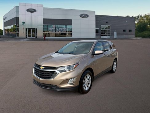 Used 2019 Chevrolet Equinox LT w/ Driver Convenience Package FWD image 4