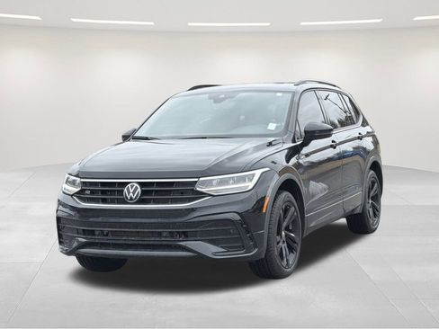 Used 2024 Volkswagen Tiguan SE R-Line image 1