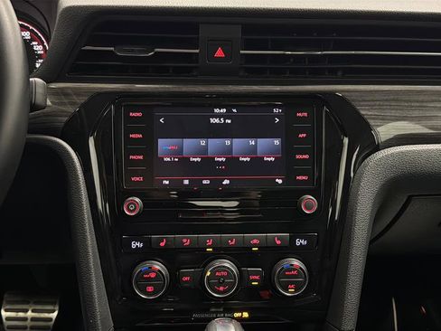 Used 2020 Volkswagen Passat 2.0T R-Line image 13