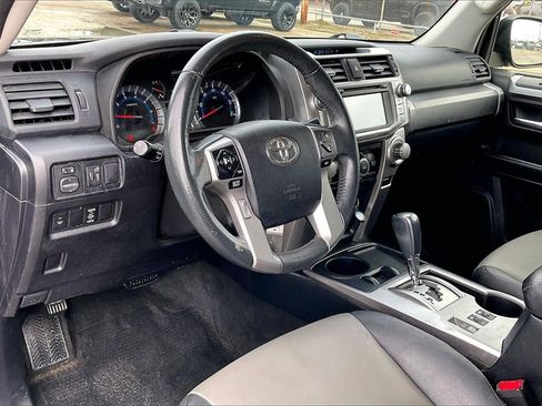 Used 2017 Toyota 4Runner SR5 Premium image 14