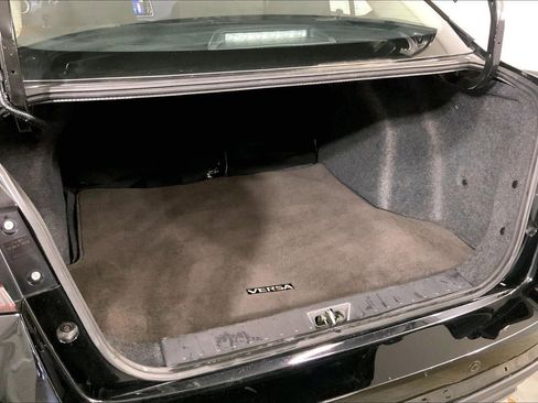 Used 2025 Nissan Versa SV FWD image 4