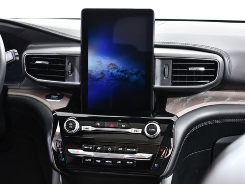 Used 2023 Ford Explorer Platinum w/ Technology Package image 9