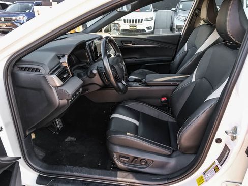 Used 2025 Toyota Camry SE FWD image 19