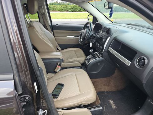 Used 2014 Jeep Compass Latitude image 11