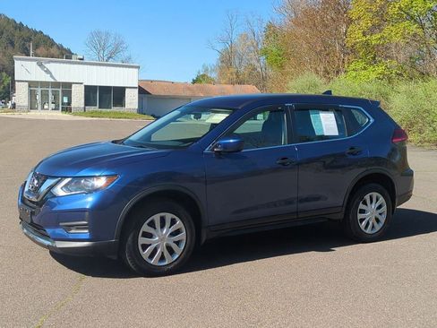 Used 2017 Nissan Rogue S AWD/4WD image 2