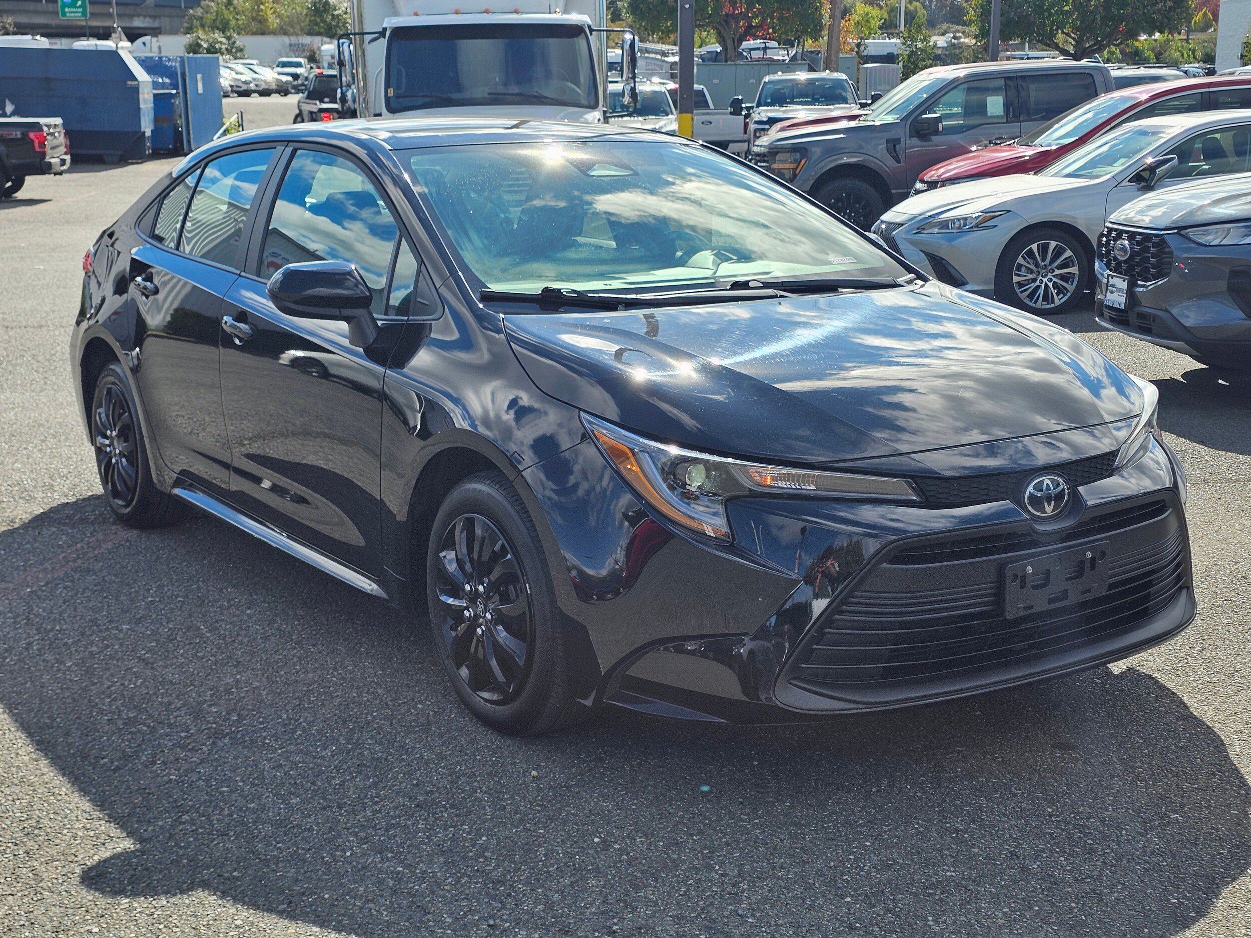 Used 2025 Toyota Corolla LE FWD image 3