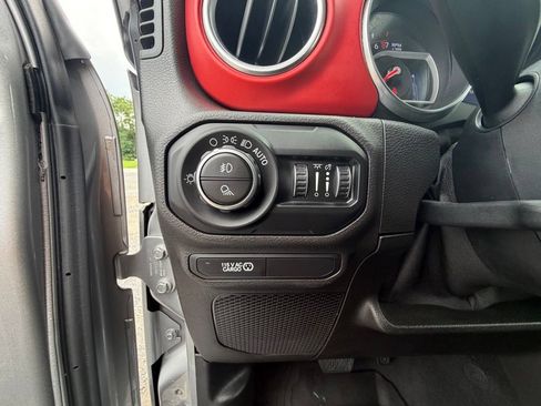 Used 2020 Jeep Gladiator Rubicon AWD/4WD image 3