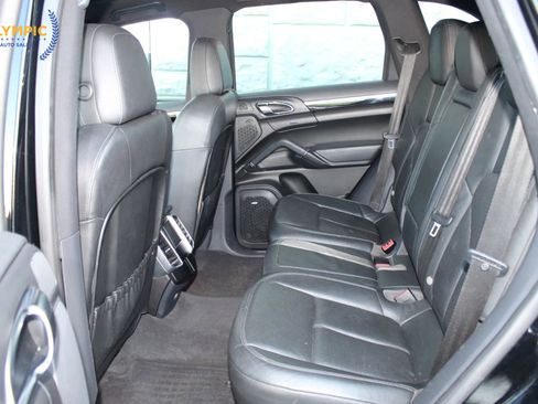 Used 2014 Porsche Cayenne Platinum Edition image 34