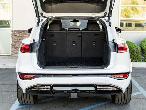 New 2025 Audi SQ6 e-tron Prestige image 23