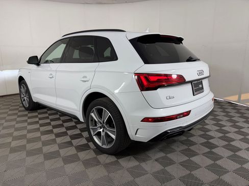 Certified 2025 Audi Q5 2.0T Premium w/ Convenience Plus Package image 3
