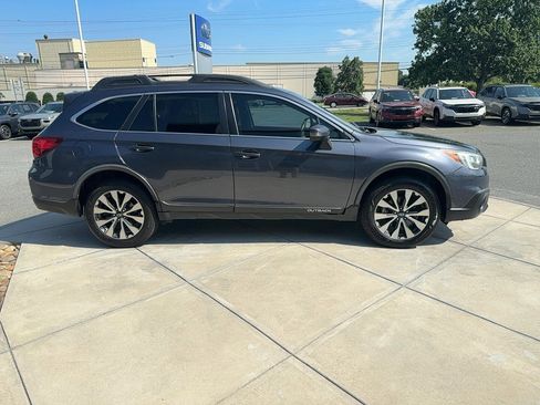 Used 2017 Subaru Outback 3.6R Limited AWD/4WD image 5