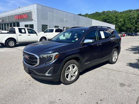 Used 2018 GMC Terrain SLE w/ Driver Convenience Package AWD/4WD image 3