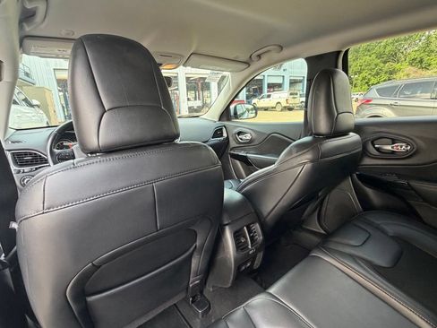 Used 2021 Jeep Cherokee Latitude Plus FWD image 18
