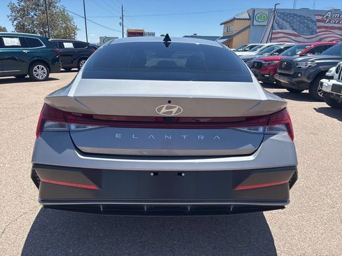 Used 2025 Hyundai Elantra SEL FWD image 4