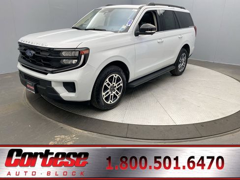 Used 2025 Ford Expedition Active AWD/4WD image 1