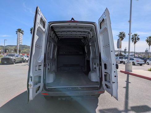 Used 2020 Mercedes-Benz Sprinter 2500 image 6