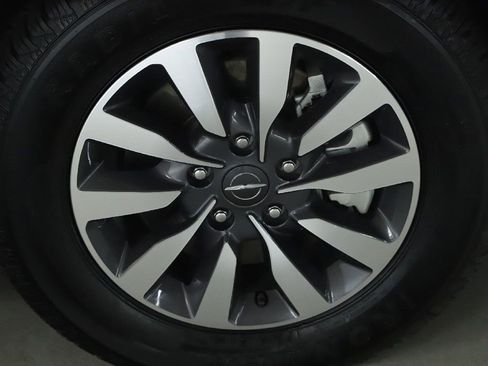 Used 2024 Chrysler Pacifica Select image 10