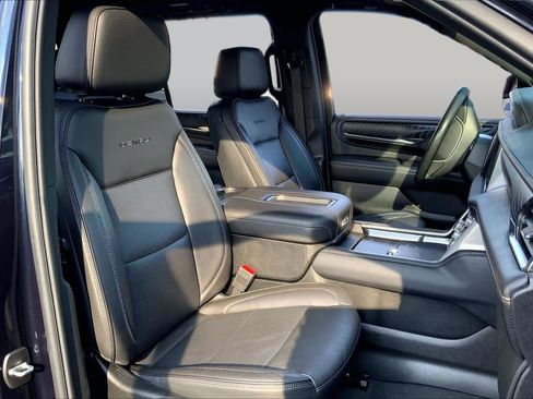 Used 2024 GMC Yukon XL Denali AWD/4WD image 8