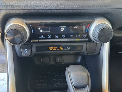 Used 2021 Toyota RAV4 LE image 29