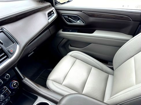 Used 2022 Chevrolet Tahoe LT w/ Luxury Package image 31