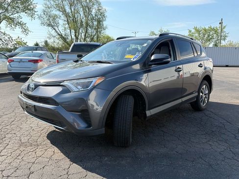 Used 2018 Toyota RAV4 LE AWD/4WD image 3