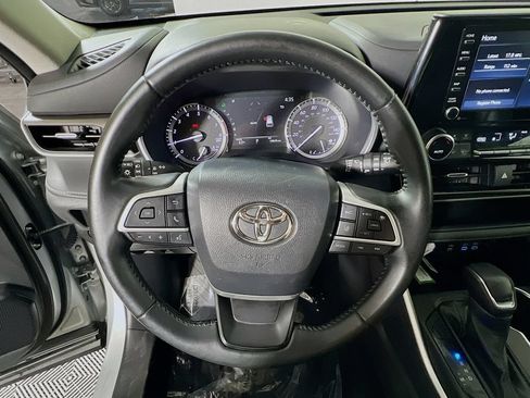 Used 2022 Toyota Highlander XLE AWD/4WD image 10