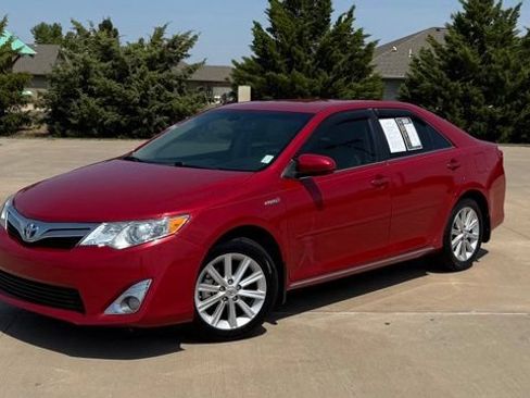Used 2013 Toyota Camry XLE FWD image 2