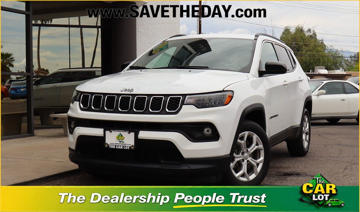 Used 2024 Jeep Compass Latitude AWD/4WD image 1