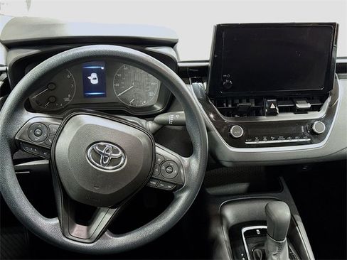 Used 2025 Toyota Corolla LE image 13