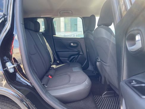 Used 2023 Jeep Renegade Altitude image 46