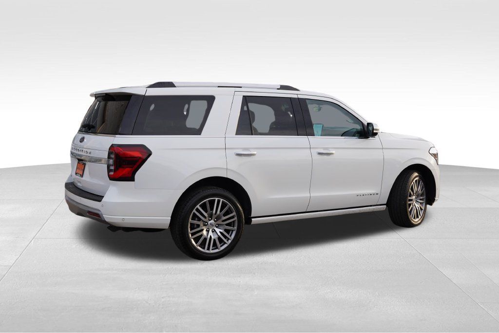 Used 2024 Ford Expedition Platinum AWD/4WD image 4