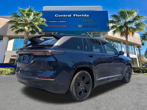 Used 2025 Jeep Wagoneer S Launch Edition image 5