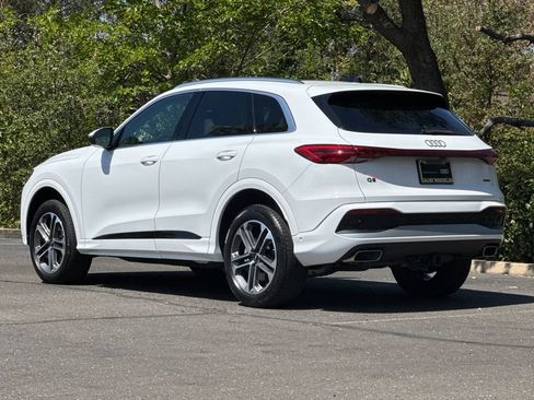 Certified 2025 Audi Q5 Premium AWD/4WD image 9