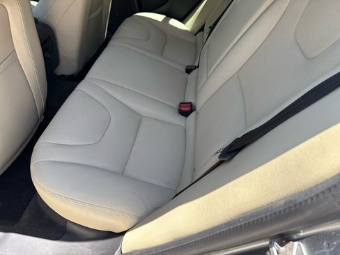 Used 2018 Volvo V60 T5 Dynamic w/ Vision Package FWD image 37