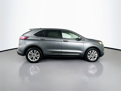 Used 2024 Ford Edge Titanium image 17