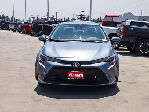 Used 2025 Toyota Corolla LE FWD image 2