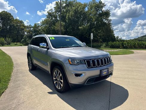Used 2018 Jeep Grand Cherokee Limited w/ Trailer Tow Group IV AWD/4WD image 3