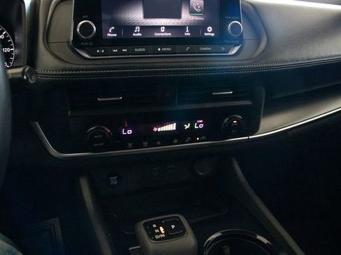 Used 2024 Nissan Rogue SV image 32