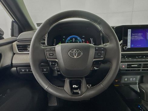 Used 2025 Toyota Camry SE w/ Convenience Package FWD image 11