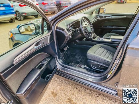 Used 2019 Ford Fusion SE image 12