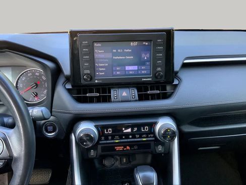 Used 2021 Toyota RAV4 XLE Premium FWD image 7