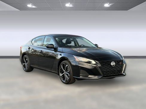 New 2025 Nissan Altima 2.5 SR image 6