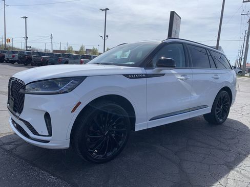 Used 2025 Lincoln Aviator Reserve w/ Luxury Package AWD/4WD image 3
