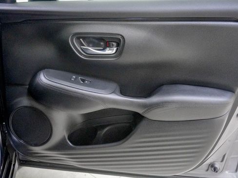 Used 2023 Honda HR-V LX image 30