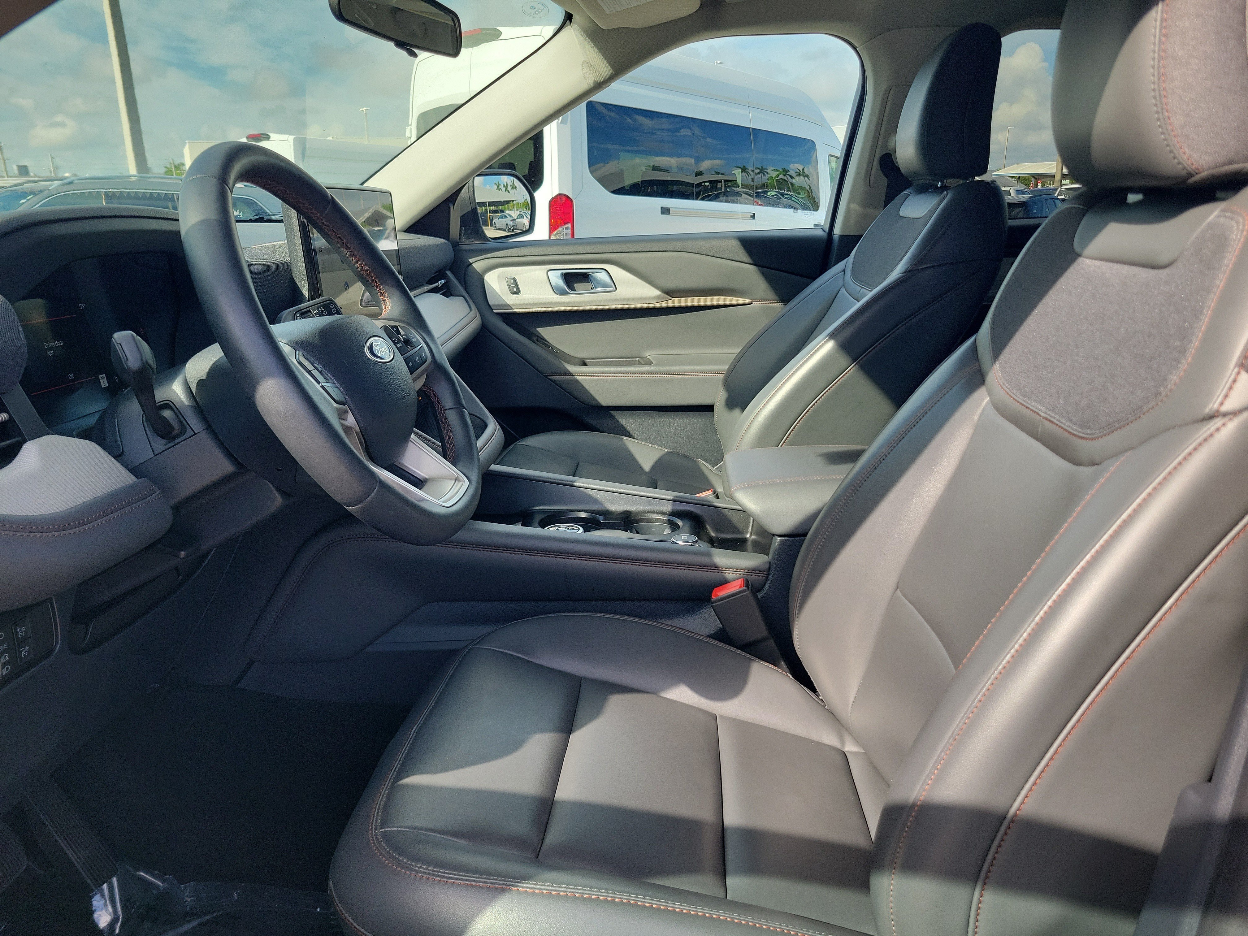 Certified 2025 Ford Explorer Active w/ Active Comfort Package RWD image 8