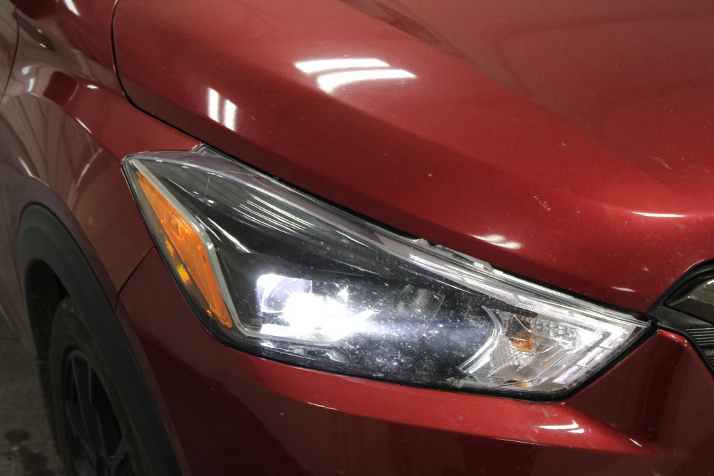 Used 2020 Nissan Kicks SR w/ Exterior Package FWD image 12