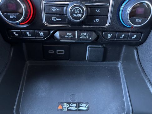 Used 2023 Chevrolet Suburban Premier image 29