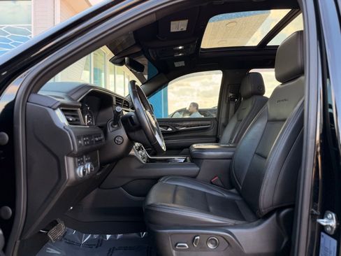 Used 2021 GMC Yukon XL Denali w/ Advanced Technology Package image 12