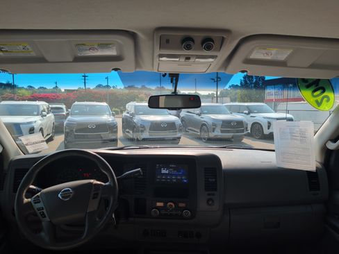 Used 2013 Nissan NV 3500 SL w/ Technology Pkg RWD image 11